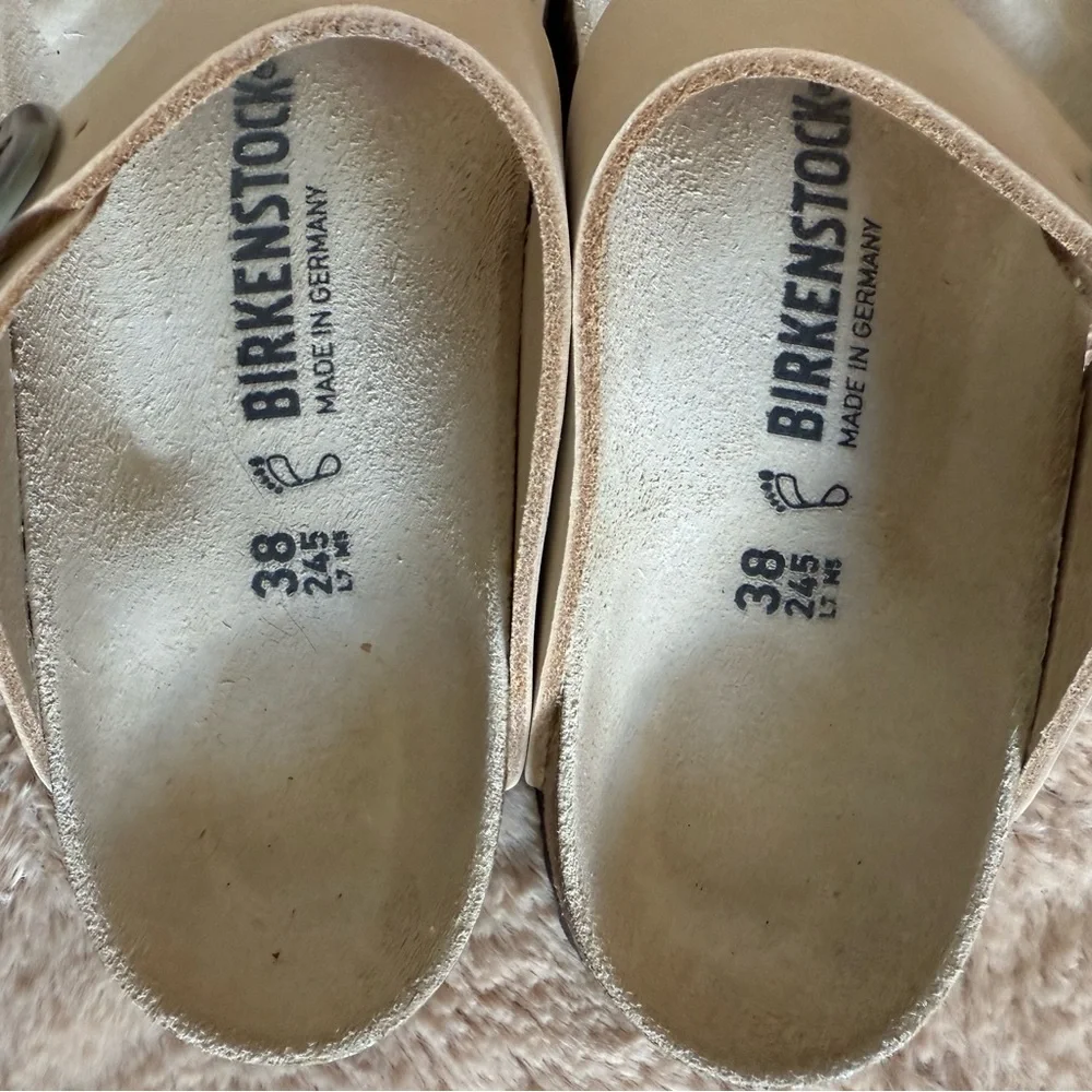 Birkenstock Gizeh Big Buckle Almond Sandals. Worn Once! - Picture 4 of 8